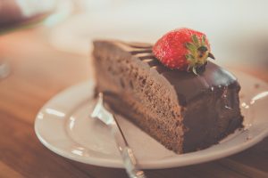 Felie moale de chec cu interior cacao, potrivita langa cafea